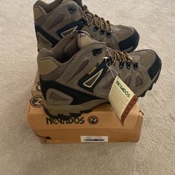 New In Box, Nevados Brown Hiking Shoes (Size 9.5)