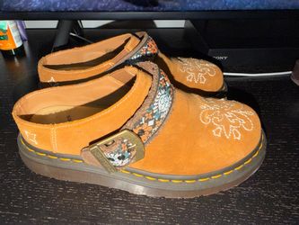 Dr. Martens Size 6