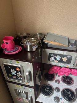 Kid kitchenette and small accessories