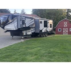 2019 Heartland Cyclone 4007 Toyhauler