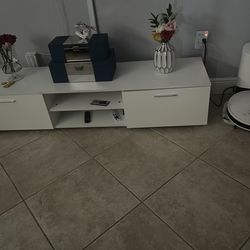 Tv stand