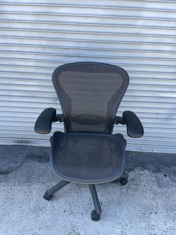 HERMAN MILLER CLASSIC AERON SIZE B CHAIR FULLY LOADED 💥BROWN MESH💥DELIVERY AVAILABLE FOR A FEE