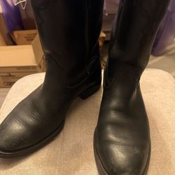 Used Women’s 8B Ariat Boots 