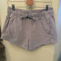 LULULEMON Women Light Gray Shorts Size 8