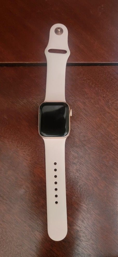 Rose Gold Apple Watch 40mm