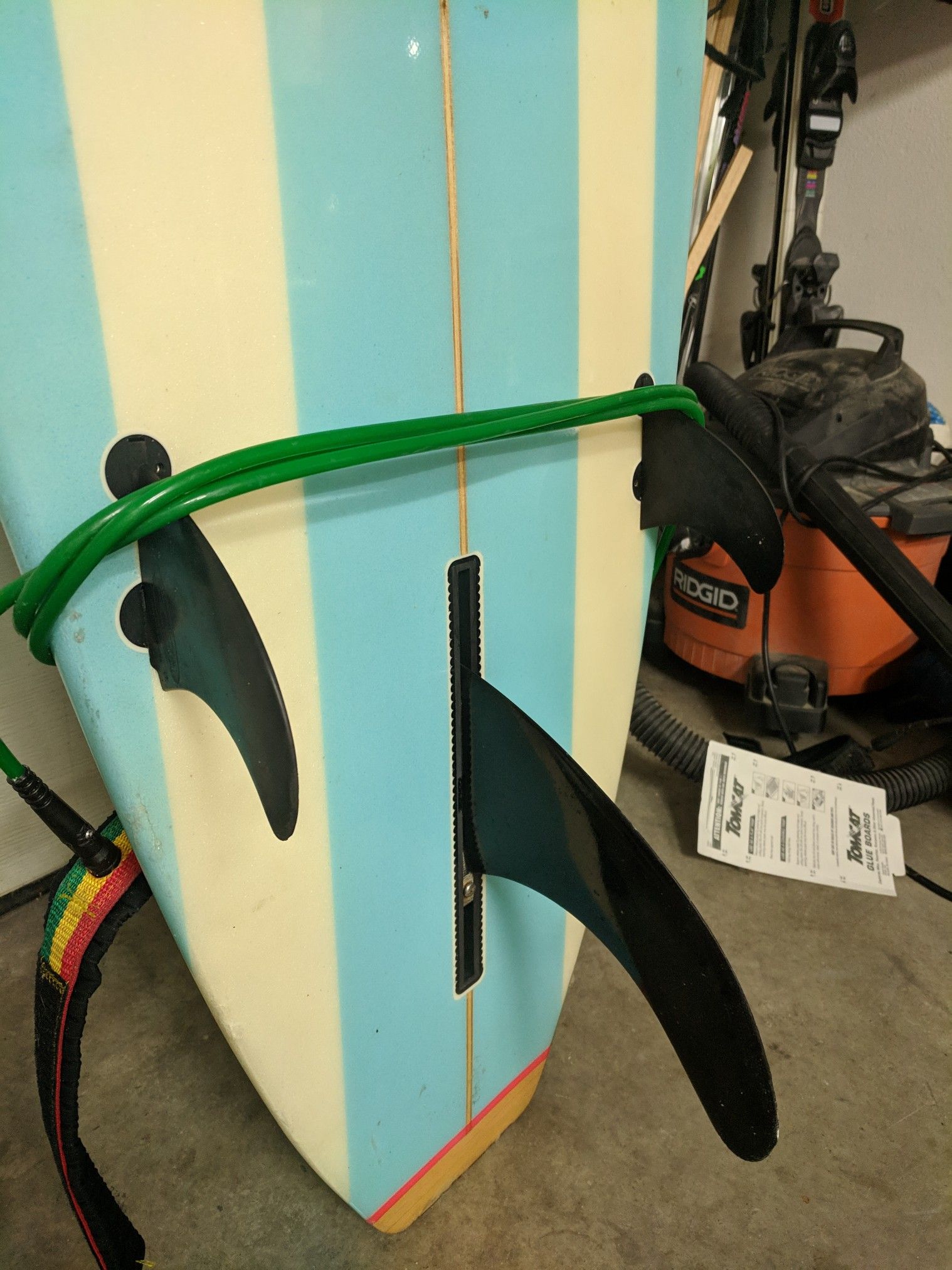 Surfboard 9'0", pinao, great condition