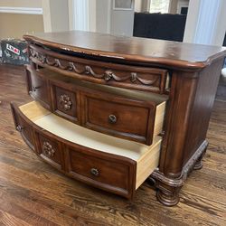 Heavy Oak Wood Dresser Great Condition 