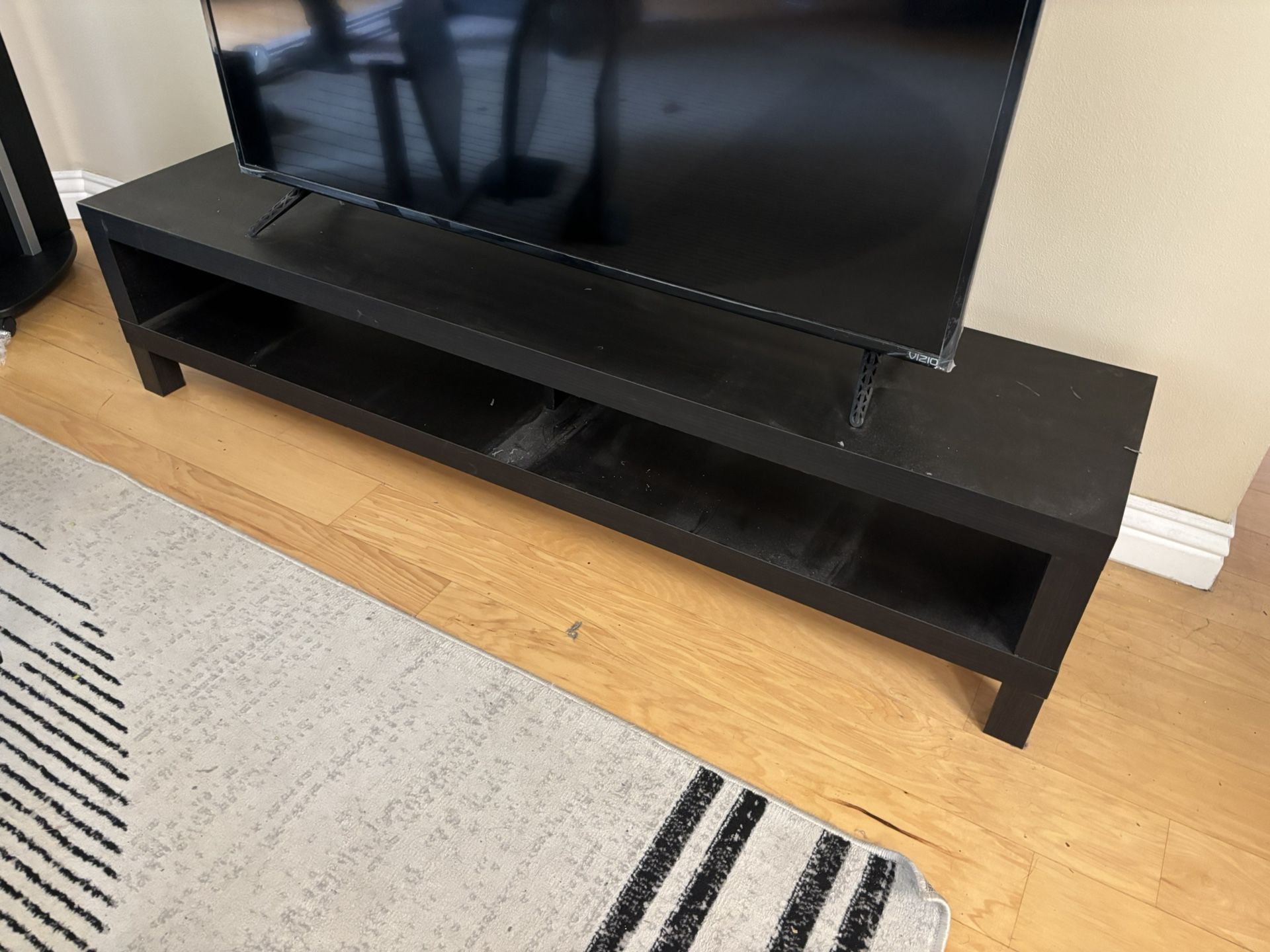 Tv Stand - Very Good Condition