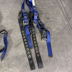 Selling a total of 4 safety harnesses 1 guardian M-L,2 blue Falltech 130-310 lbs and 1 small miscellaneous harness…All meet OSHA REQUIREMENTS