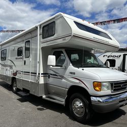 2005 Winnebago Minnie 26A low miles With slide out 26FT in excellent condition must see