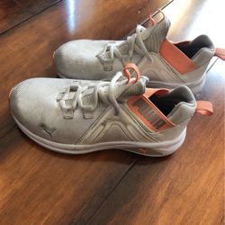 Little Girl Pumas