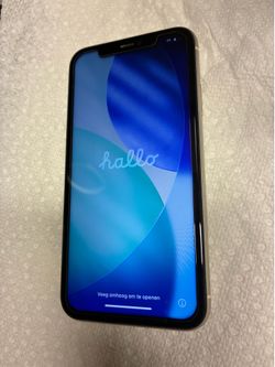 IPhone 11 64 GB Unlocked W/ chargers,otter box Used in great condition