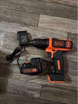 BLACK AND DECKER DRILL