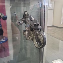 Lobo figure and bike
