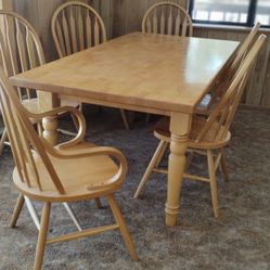 Blonde Sturdy Rectangle Table Including 6 Chairs 
