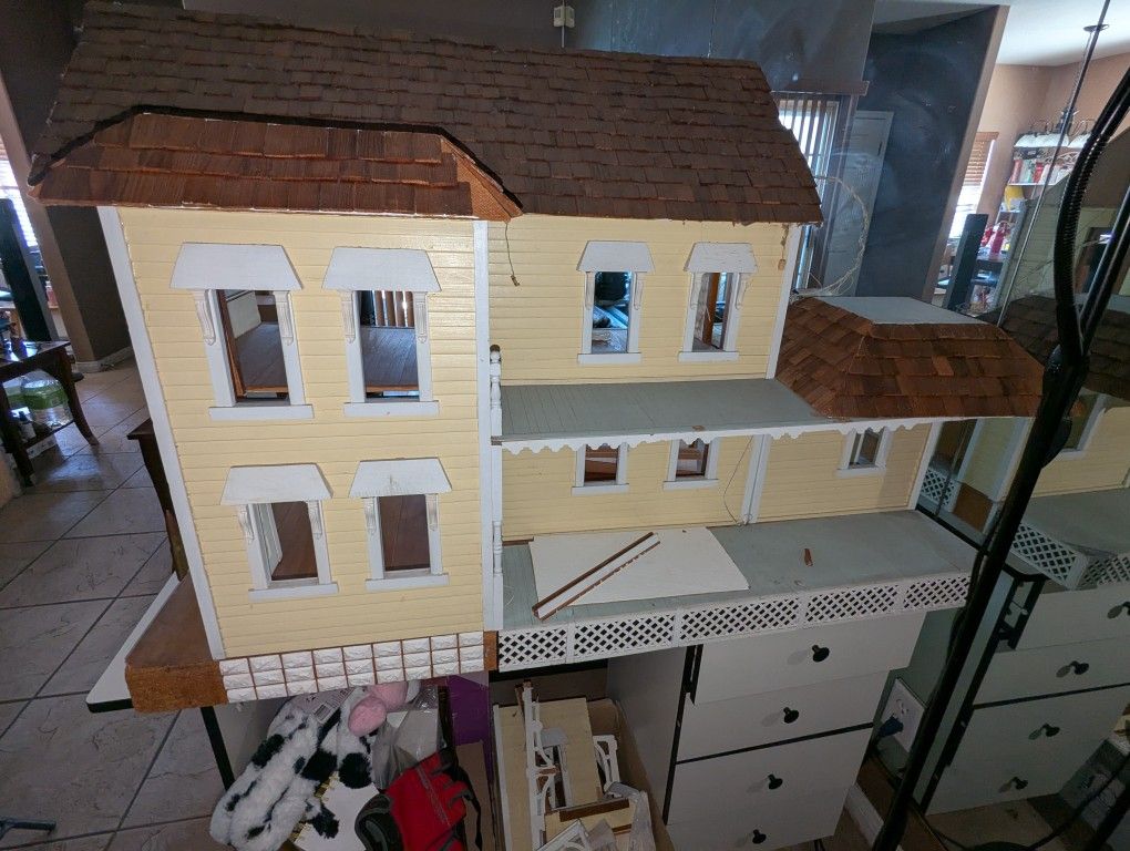 Free Wired Dollhouse