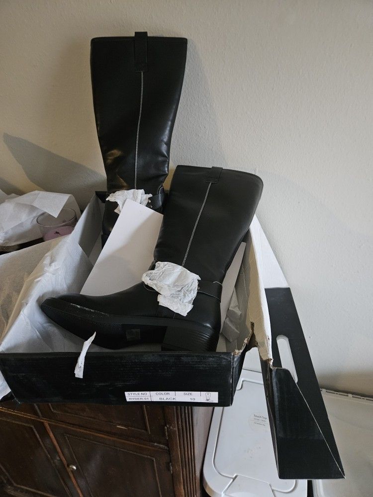 Women's Size 10 Black Boots