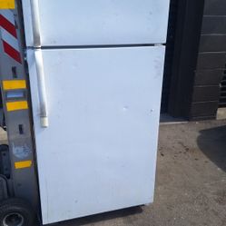 APARTMENT SIZE REFRIGERATOR (DELIVERED)