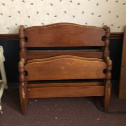 Antique Twin Maple wood Bed w Rails