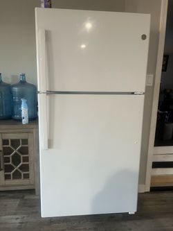 Refrigerator like new,$220 cash , no trade