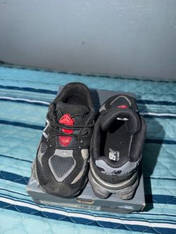 New Balance Black Gray Red Sneakers 8c