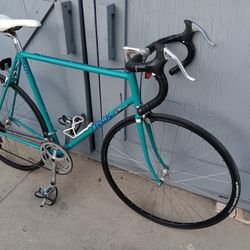 58cm.  Road Bike.        TREK 