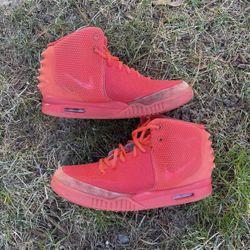 Rare Authentic Nike Air Yeezy 2 Red October Worn 