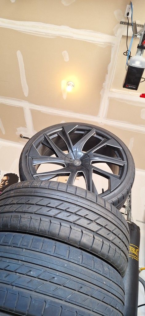 26 Inch Lexani Rims W/tires