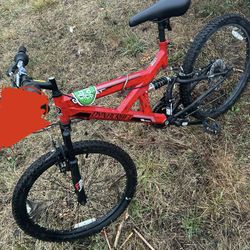 Brand New Condition Mountain Bike Dynacraft | Barely Used. 