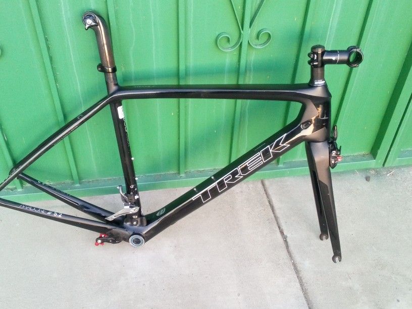 TREK E2 ROAD BIKE madone 5.2