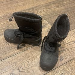 Snowboots  For Kids Youns Boys Size 5 