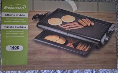 Brentwood 1400W Electric Griddle with Warming Drawer