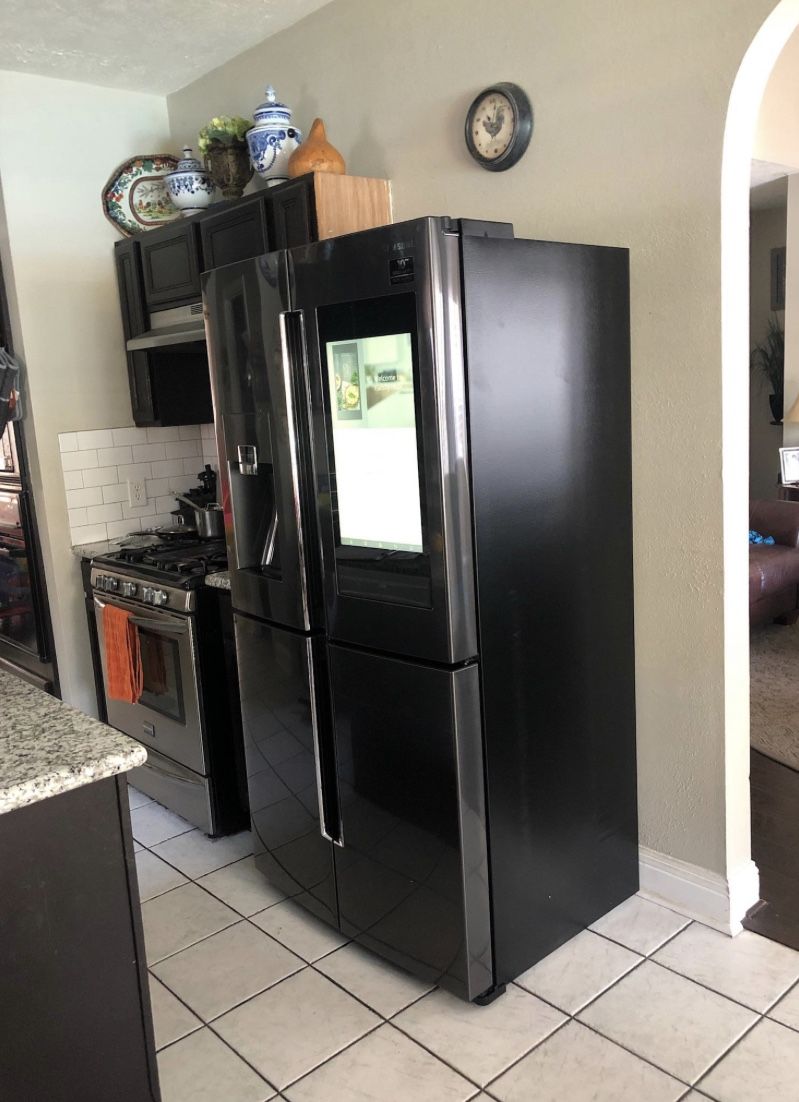 SAMSUNG SMART TOUCH SCREEN REFRIGERATOR USED IN GREAT CONDITION