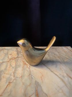 Modern Gold Bird Figurine – Sleek Home Decor Accent