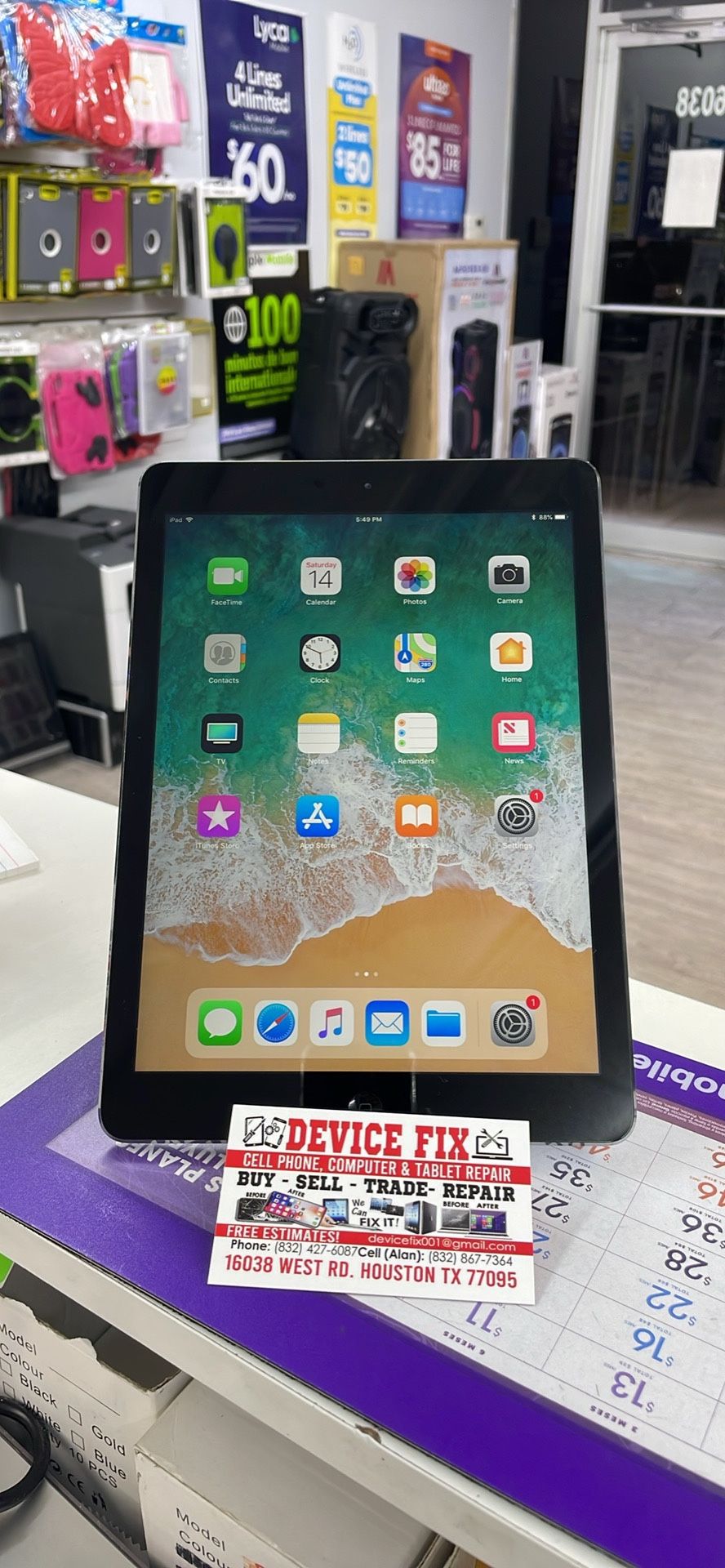 Great Condition Apple Ipad Air Unlocked, 9.7 inch Screen, Comes With Charging Cable