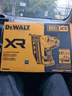 Dewalt 20 Vmax XR brushless 16 Gauge Angled Finish Nailer