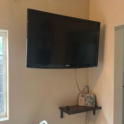 Sanyo Tv With Mount 