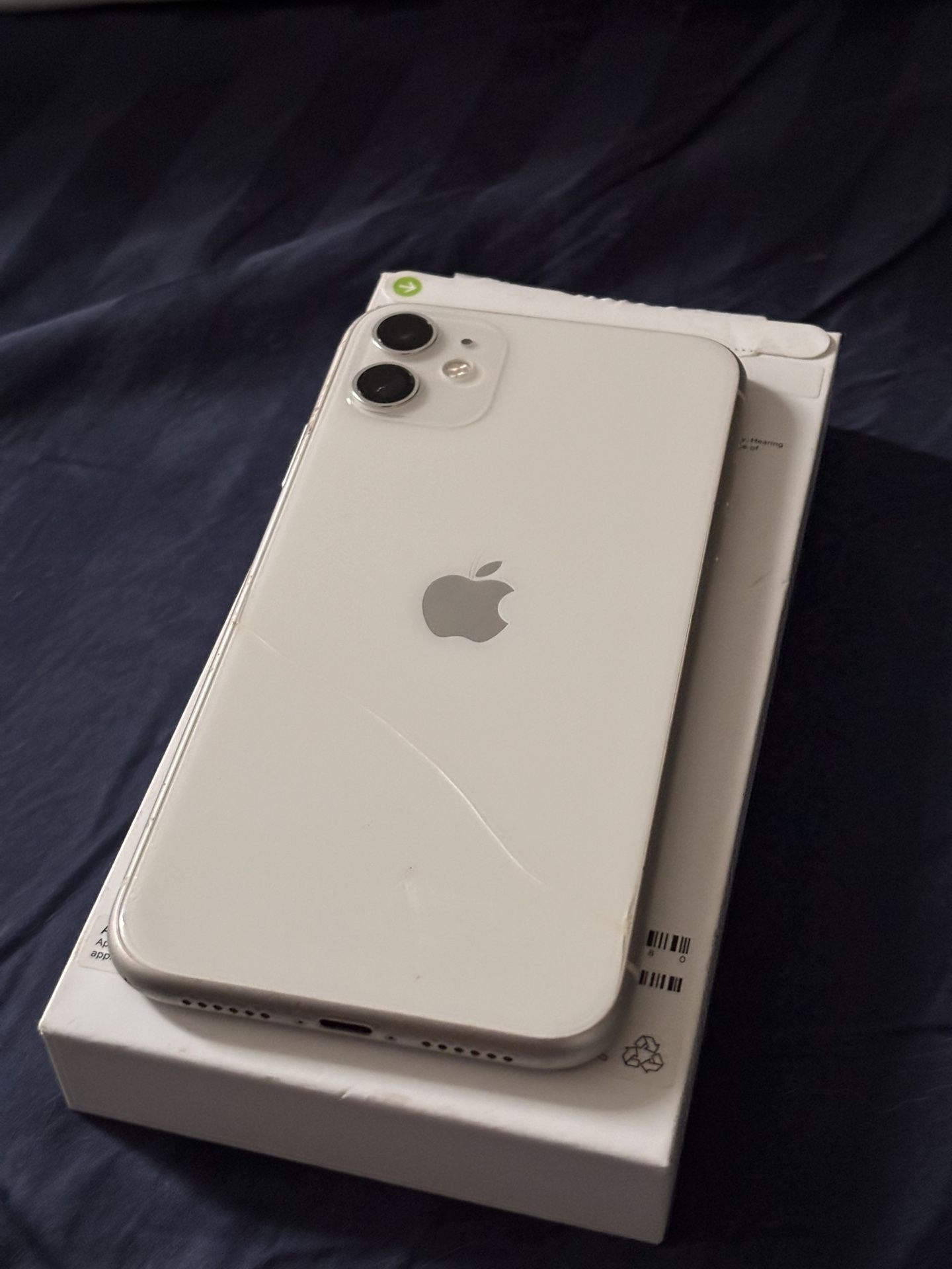 iPhone 11 *SCREEN NEEDS REPAIR