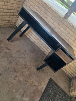 FREE Desk-Please Check Description. Pick Up Only.