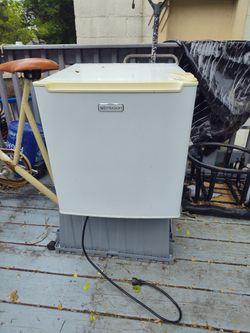 Emerson Apt Sz Fridge Freezer