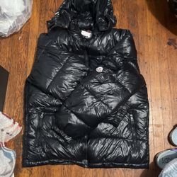 Moncler Puffer  ( XL ) 