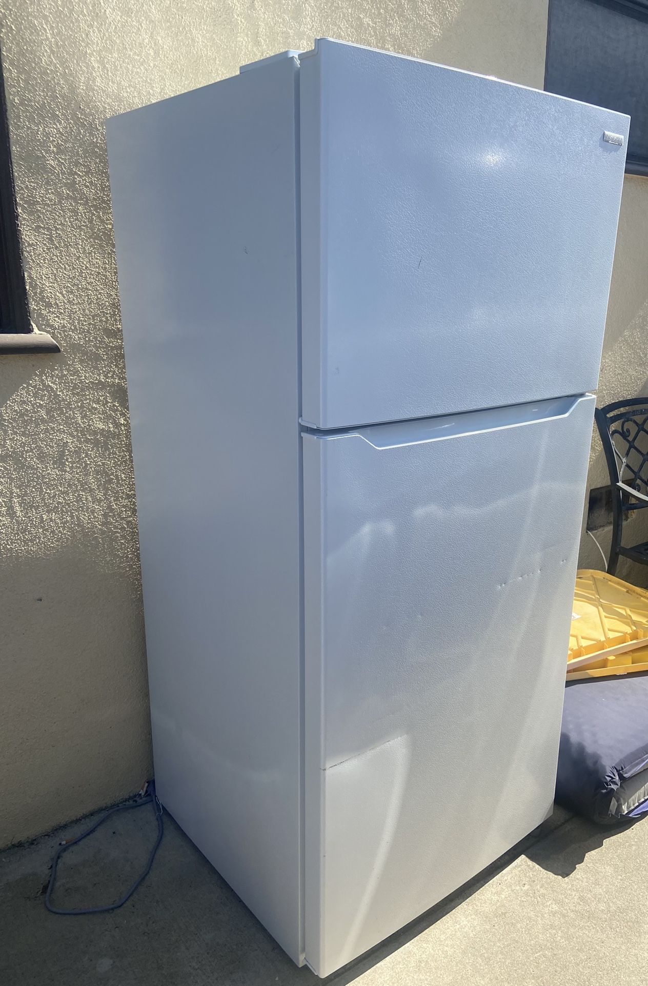 Insigniaâ„¢ - 18 Cu. Ft. Top-Freezer Refrigerator - White Model:NS-RTM18WHD2 SKU:(contact info removed)