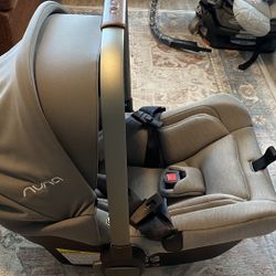 Infant Car seat Nuna 