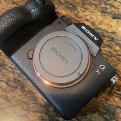 Sony Alpha 7R IV Full-Frame Mirrorless Camera (Body)
