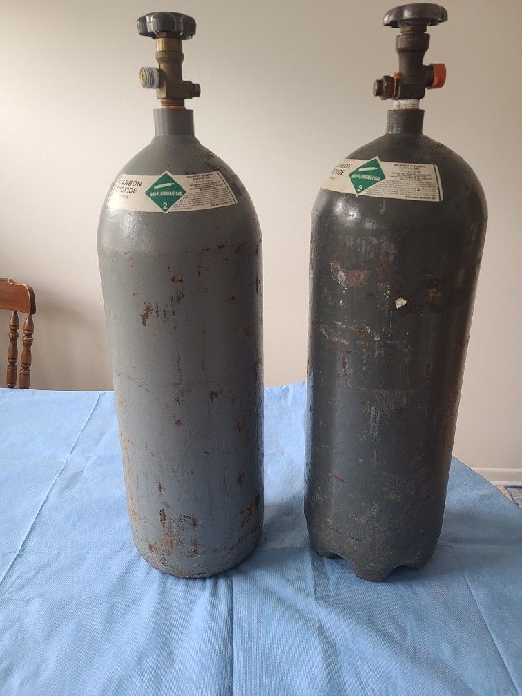 20 LB Co2 Steel Cylinder With Valve, Empty And Full