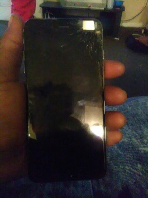 Cracked i phone im asking 180$