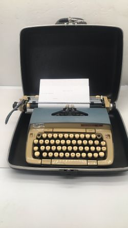 Vintage Smith -Corona Classic 12 Portable Typewriter