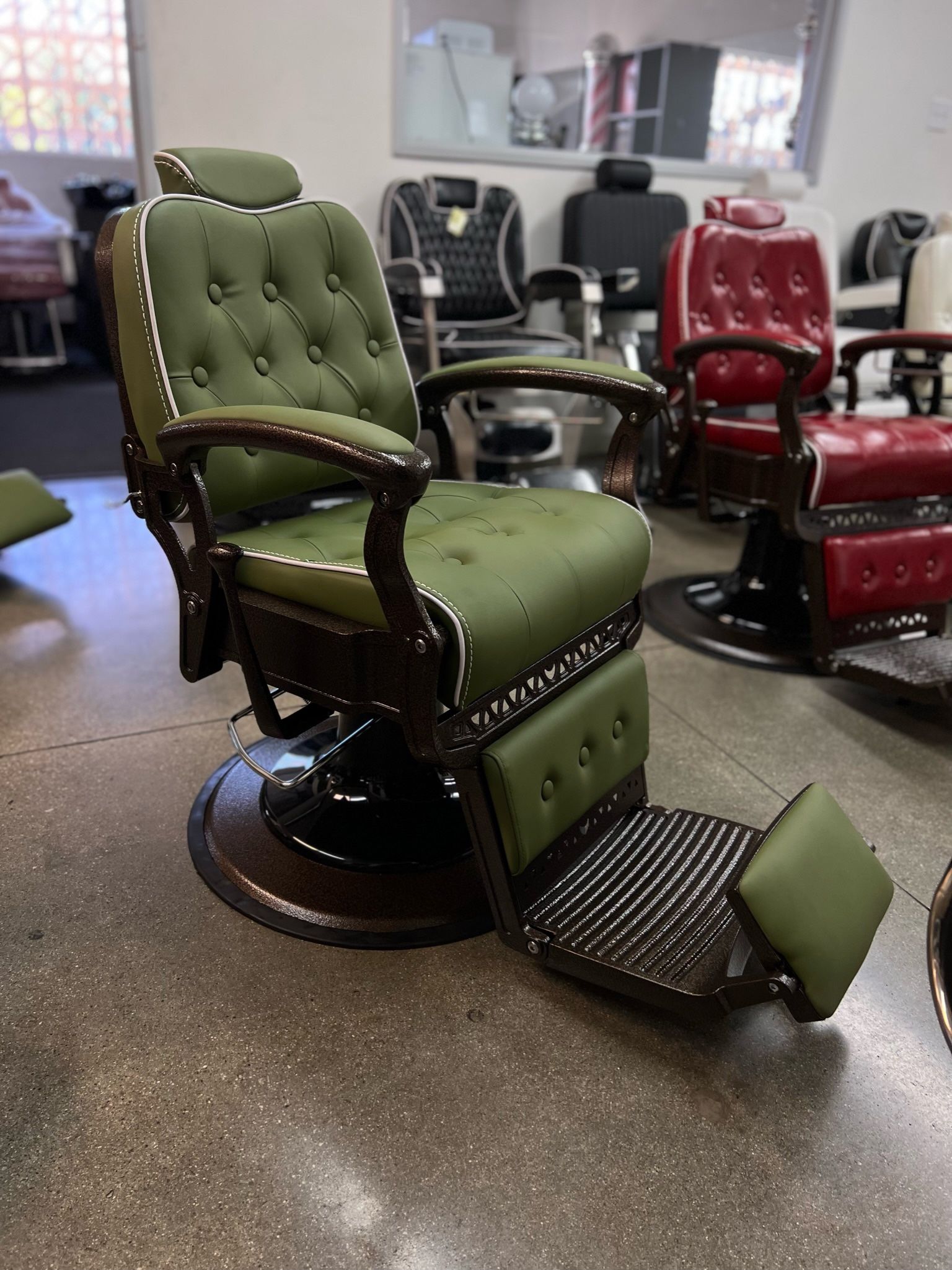 Heavy Duty Hydraulic Reclining Rotating Barber Chair Multi Color 9218