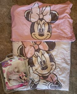 Disney Minnie mouse toddler bed reversible comforter and pillowcase