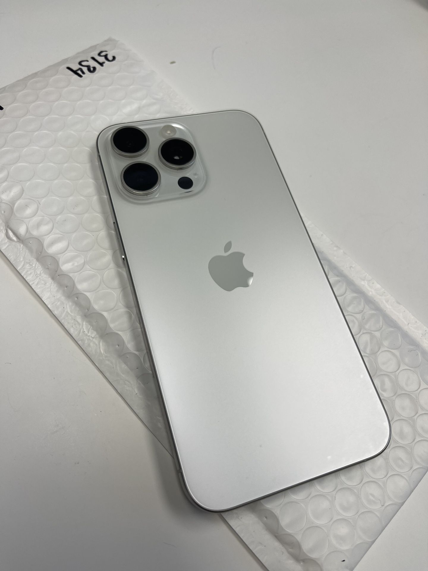 iPhone 15 Pro Max Unlocked 256Gb White Battery 100% Like New